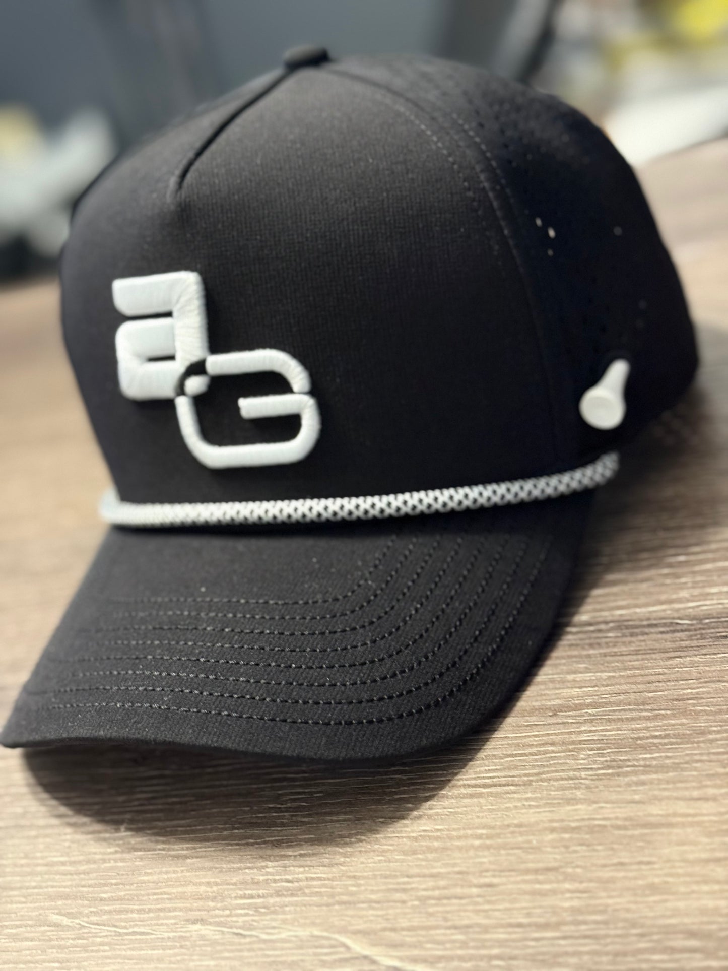 Signature Aeris Hat : Tee Holder + AG Ball Marker