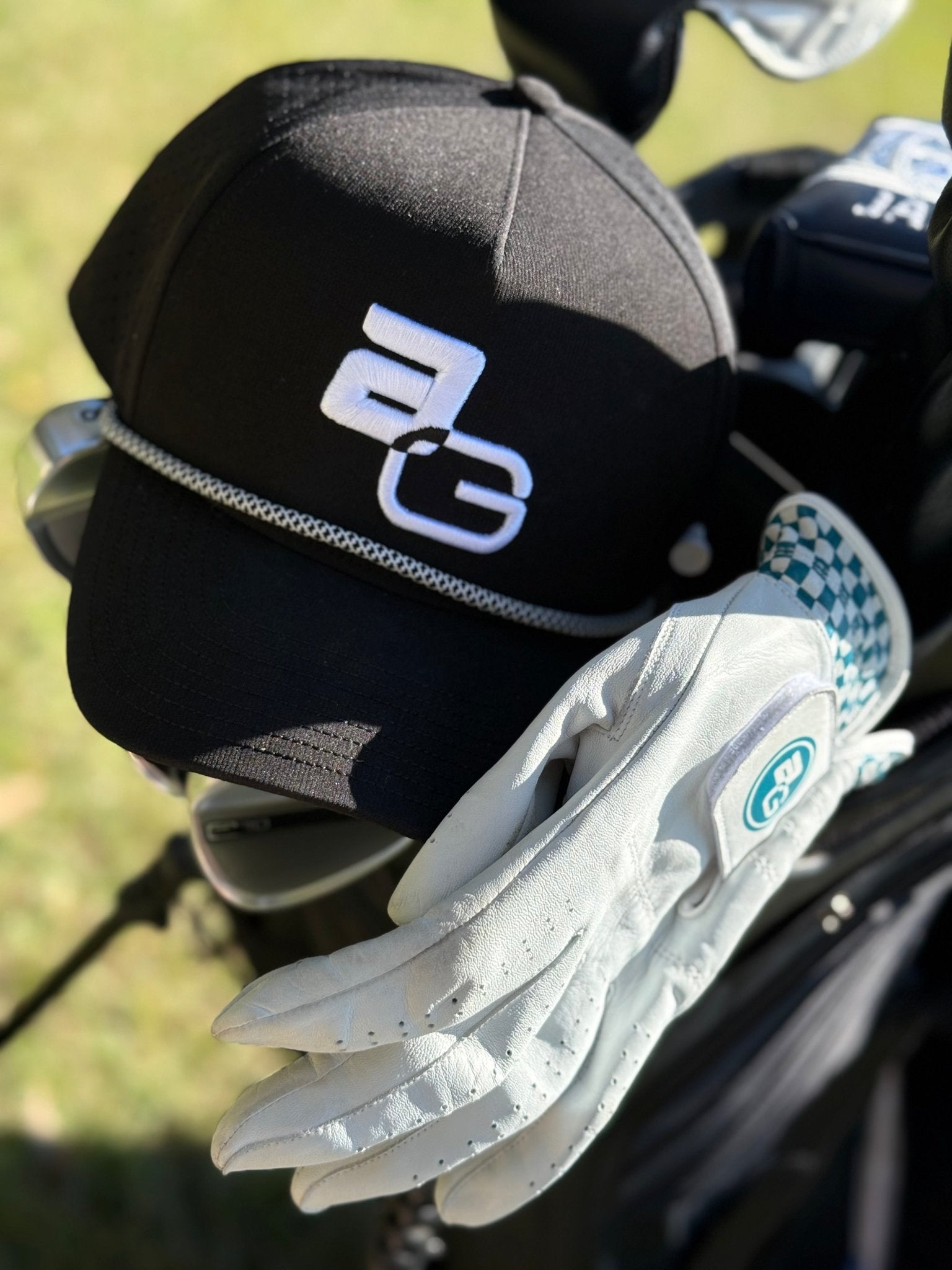 Signature Aeris Hat : Tee Holder + AG Ball Marker - Aeris Golf