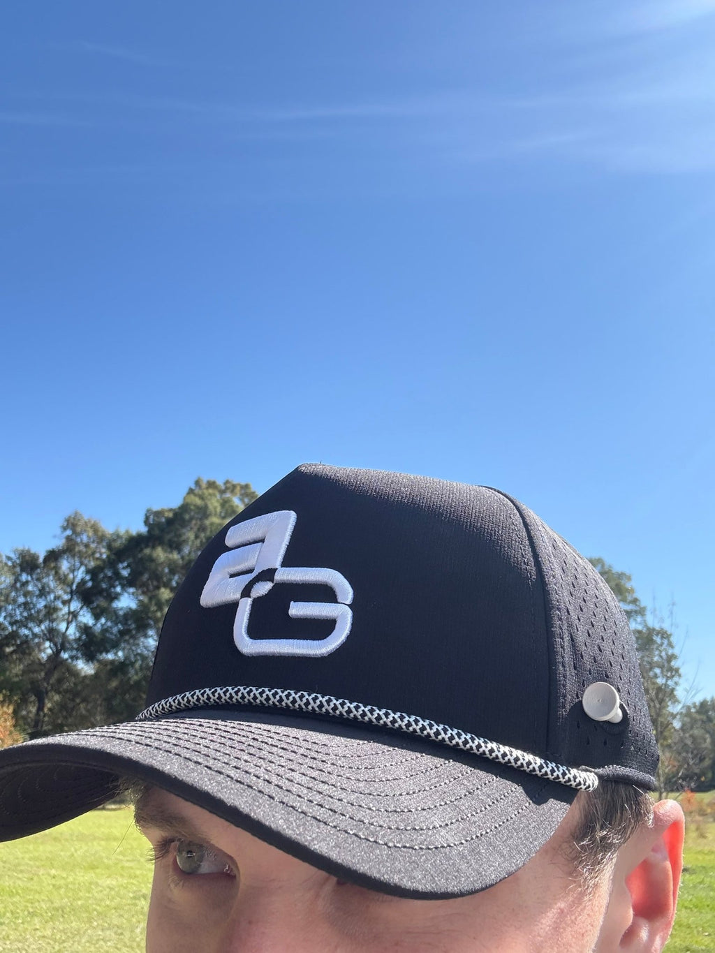 Signature Aeris Hat : Tee Holder + AG Ball Marker - Aeris Golf